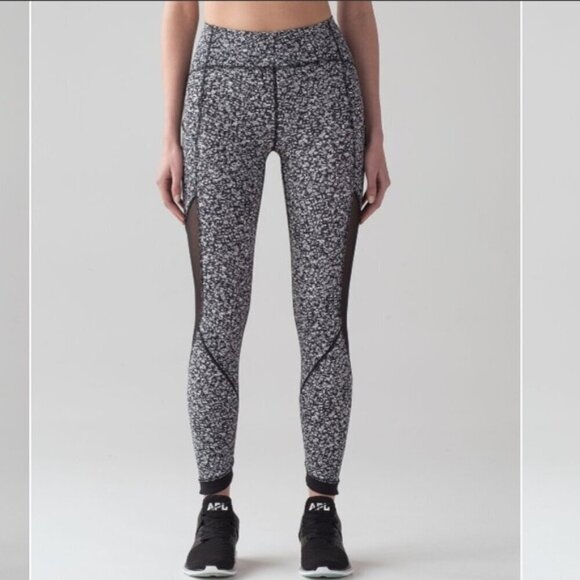 Lululemon Sole Training 7/8 TightDaisy Dust Alpine White Black / Black Size 6 - Picture 3 of 16